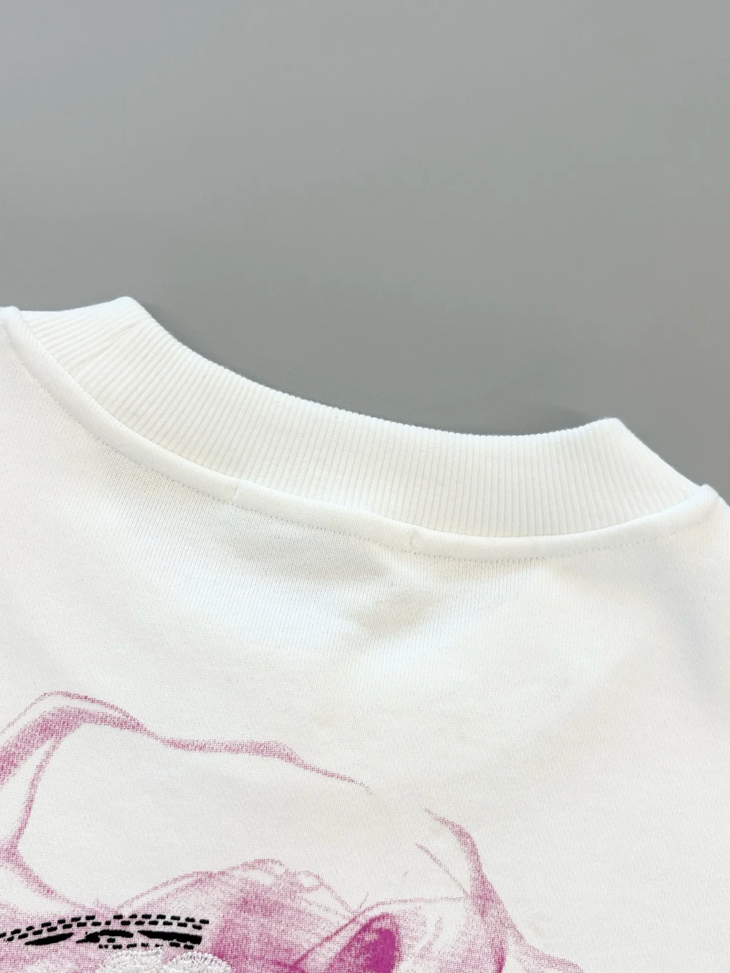 P250 [High Quality] Chrome Hearts Embroidered Horseshoe Rivets🪡+Watermark Letters‼ ️Round neck sweatshirt *Customized 420g terry cotton fabric, soft, skin-friendly and comfortable *Embroidery process: front horseshoe print + rivet embroidery *A very simple and elegant classic continuation. It is unparalleled in terms of upper body comfort, interpreting your luxury and taste, and creating your fashion style and charm. Three complete standards. Same style for men and women. 𝐂𝐎𝐋𝐎𝐔𝐑: Black/White 𝐒𝐈𝐙𝐄: S-XL